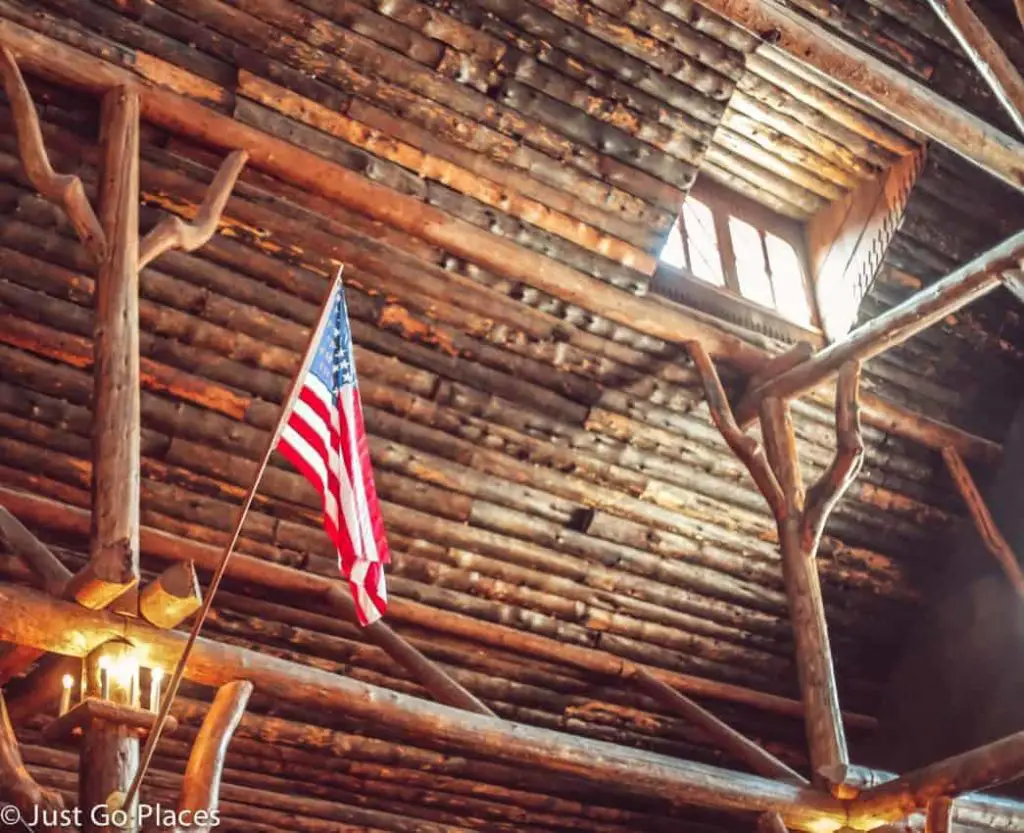 Old Faithful Inn in Yellowstone